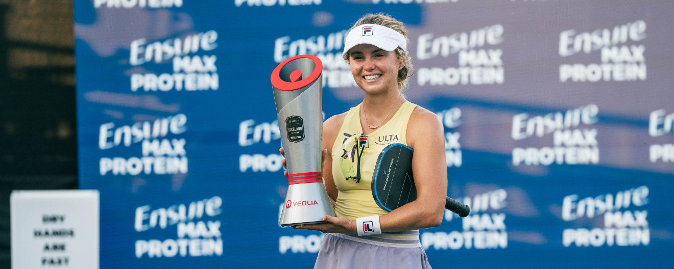 Anna Leigh Waters celebrating her women's singles title at the Veolia Lakeland Open presented by Six Zero.
