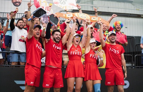 The New Jersey 5s celebrate their victory in Columbus on Sunday.